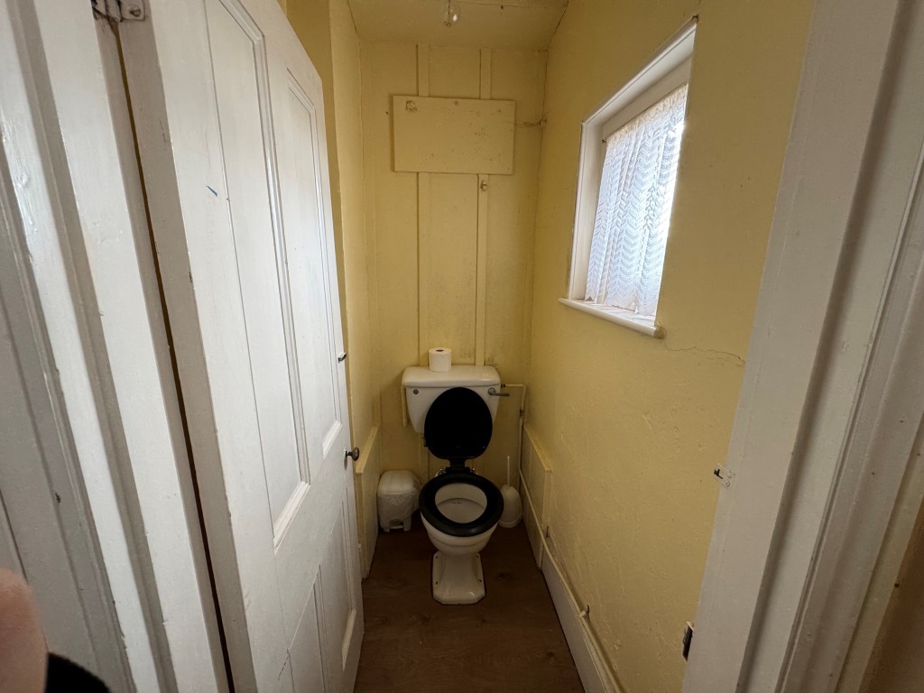 Lot: 87 - FREEHOLD TOWN CENTRE FORMER CHURCH OVER FOUR FLOORS WITH POTENTIAL - W/C